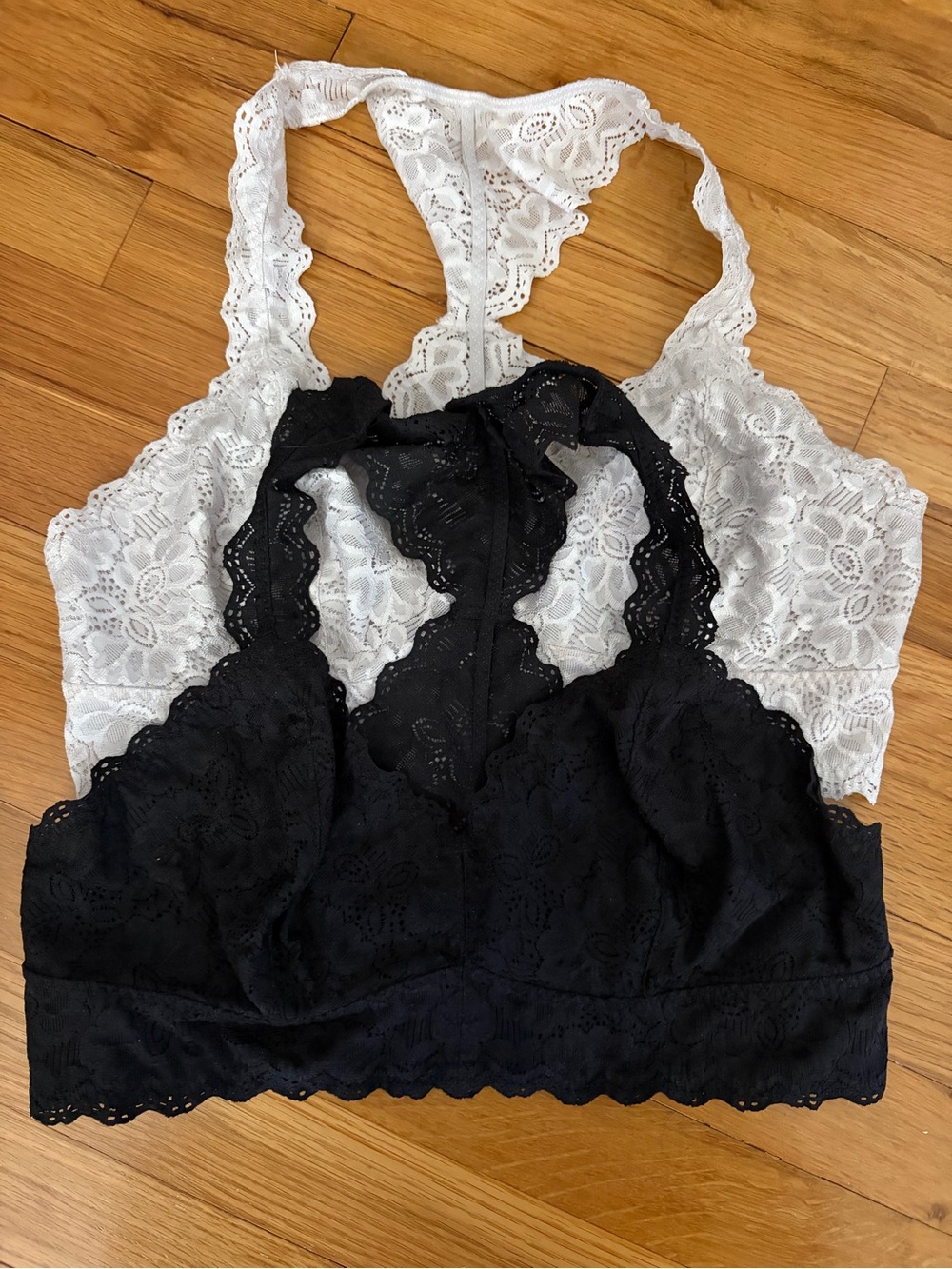 Felina Lace Bralettes C2844B size L- like new